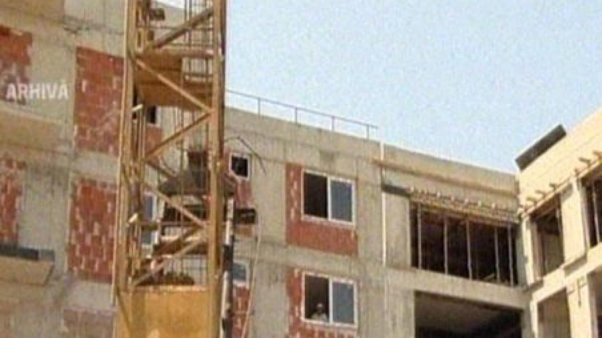 accident de munca la targoviste o macara s a prabusit peste un muncitor