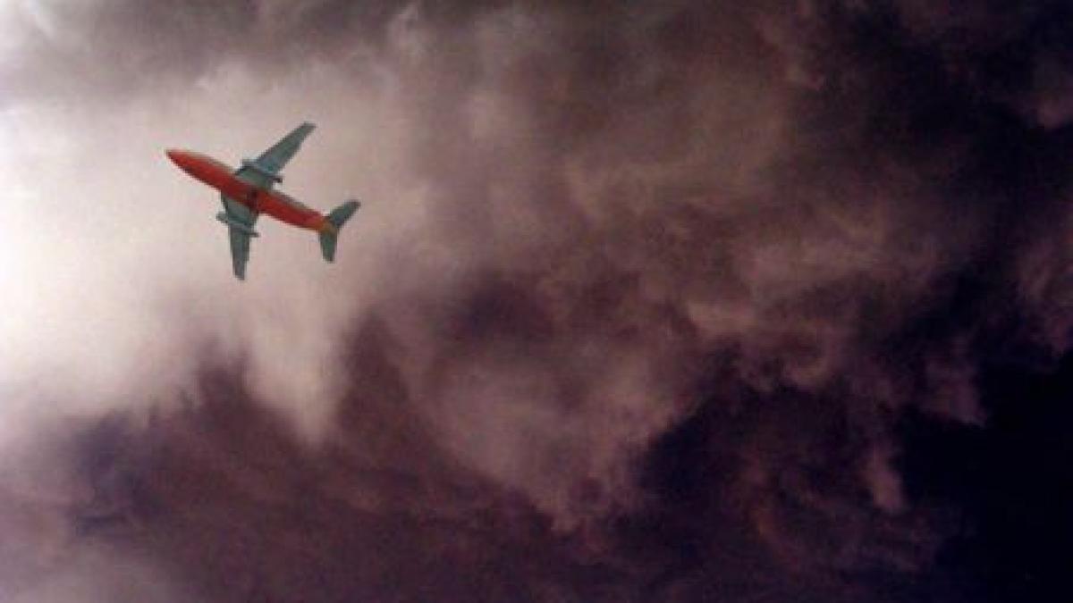 30 de oameni raniti dupa ce un avion a intalnit turbulente severe in centrul statelor unite