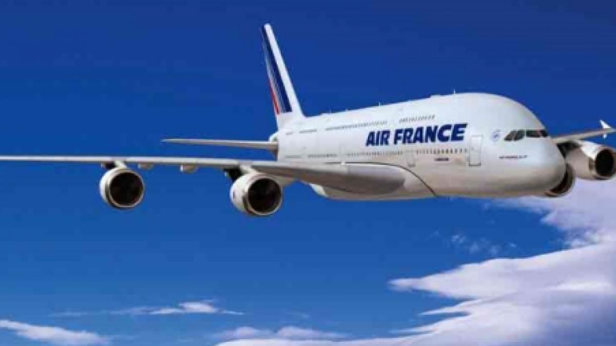 stewardesa a air france arestata pentru furt din bagajele pasagerilor
