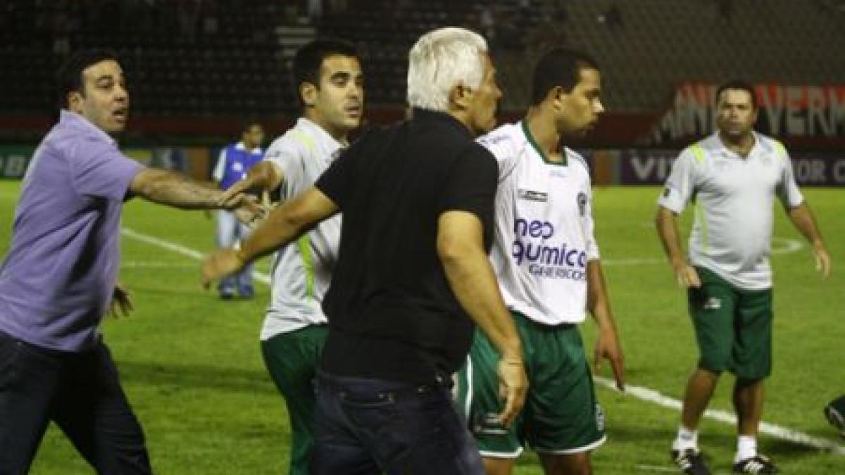 antrenorul si trei jucatori de la goias au batut un jurnalist brazilian video