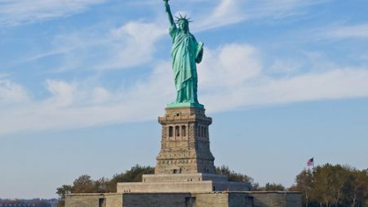 statuia libertatii evacuata de urgenta din cauza unui senzor de fum defect