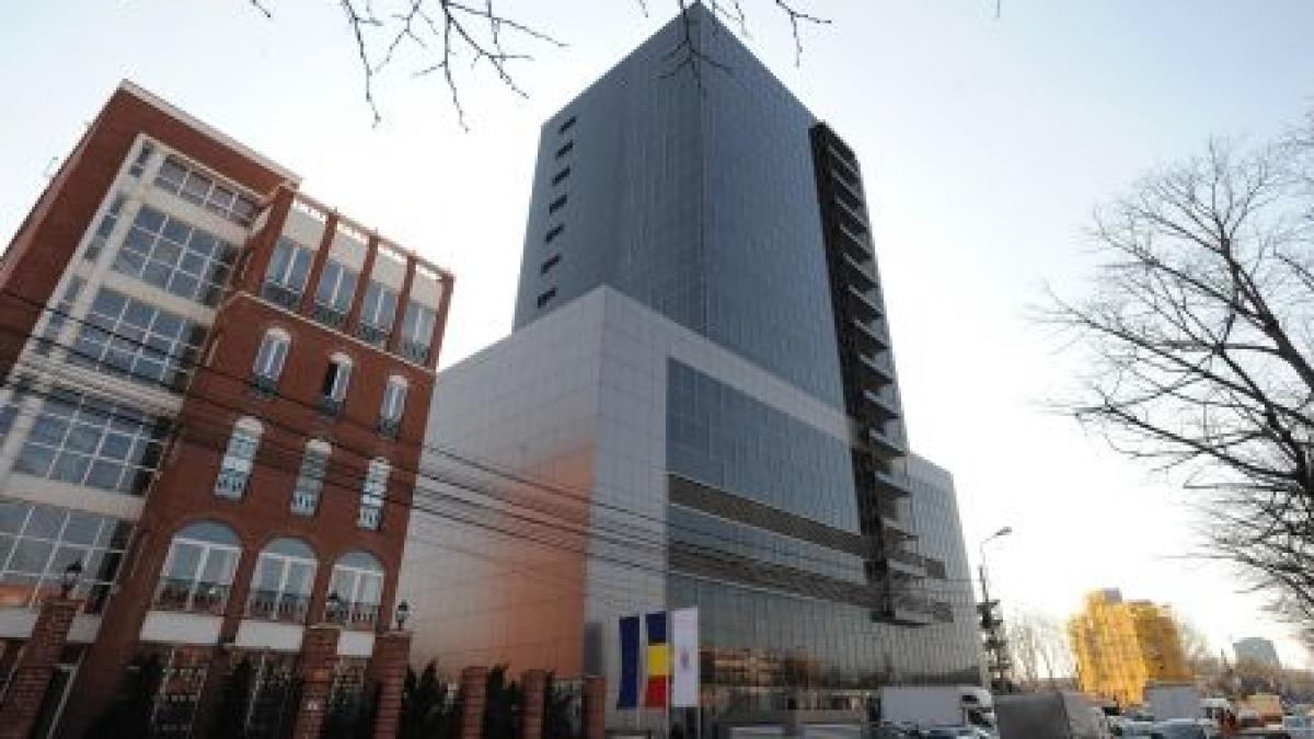 aproximativ 1 300 de angajati de la primaria capitalei ar putea fi disponibilizati