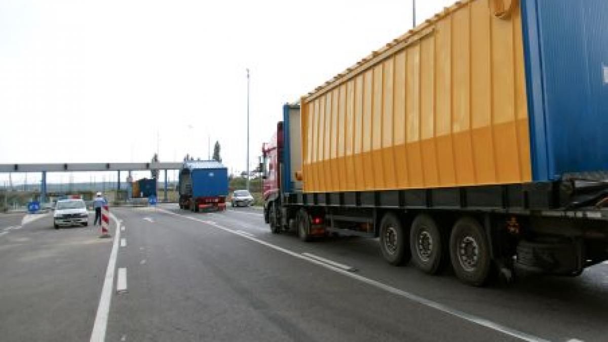 tir cu butelii rasturnat pe dn18b pericol de explozie