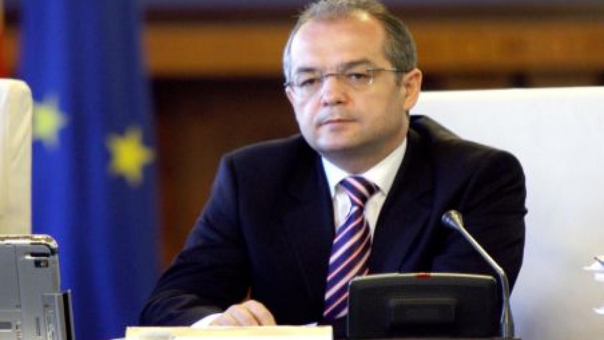 emil boc demaram procedurile de reziliere a contractelor intarziate de firme cu 6 9 luni pentru