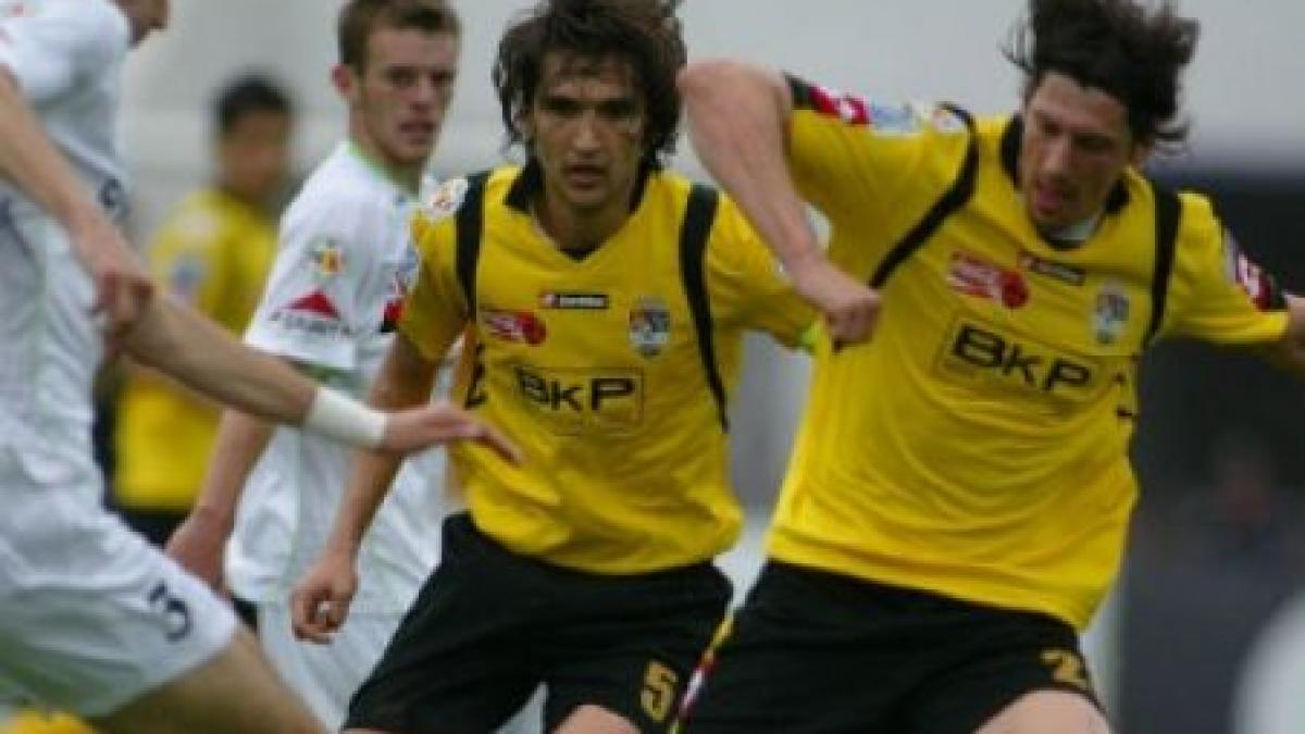 fc timisoara se chinuie cu gloria bistrita pe teren propriu scor 2 2