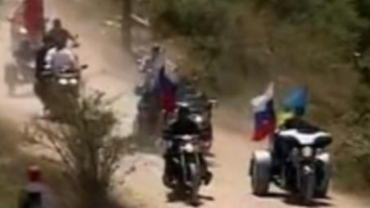 vladimir putin a participat la un festival moto unde si a facut aparitia pe un harley video