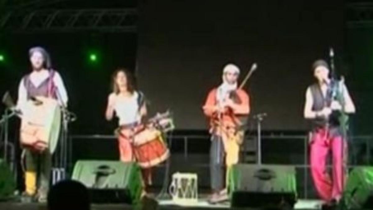 sighisoara mii de turisti au vizitat cetatea in cea de a doua zi de festival medieval video