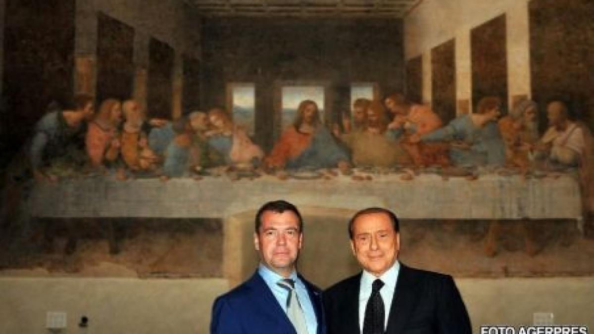 berlusconi incalca regula fara fotografii in fata cinei cea de taina