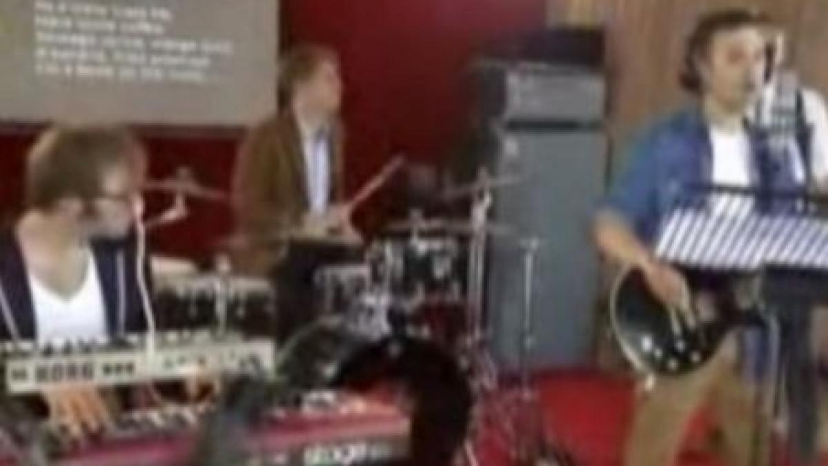 o trupa britanica vrea sa bata recordul mondial pentru cel mai lung cantec pop video