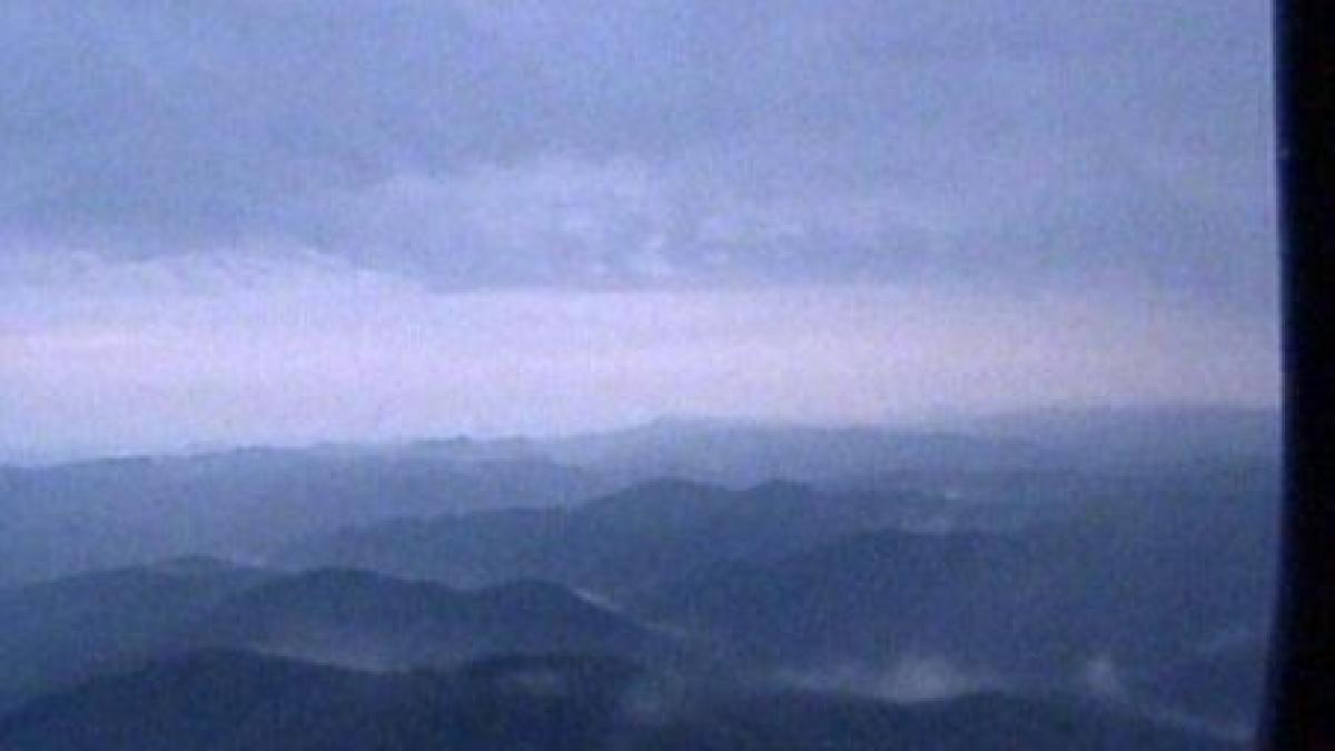 salvamontistii au ajuns la epava elicopterului israelian prabusit in muntii bucegi video