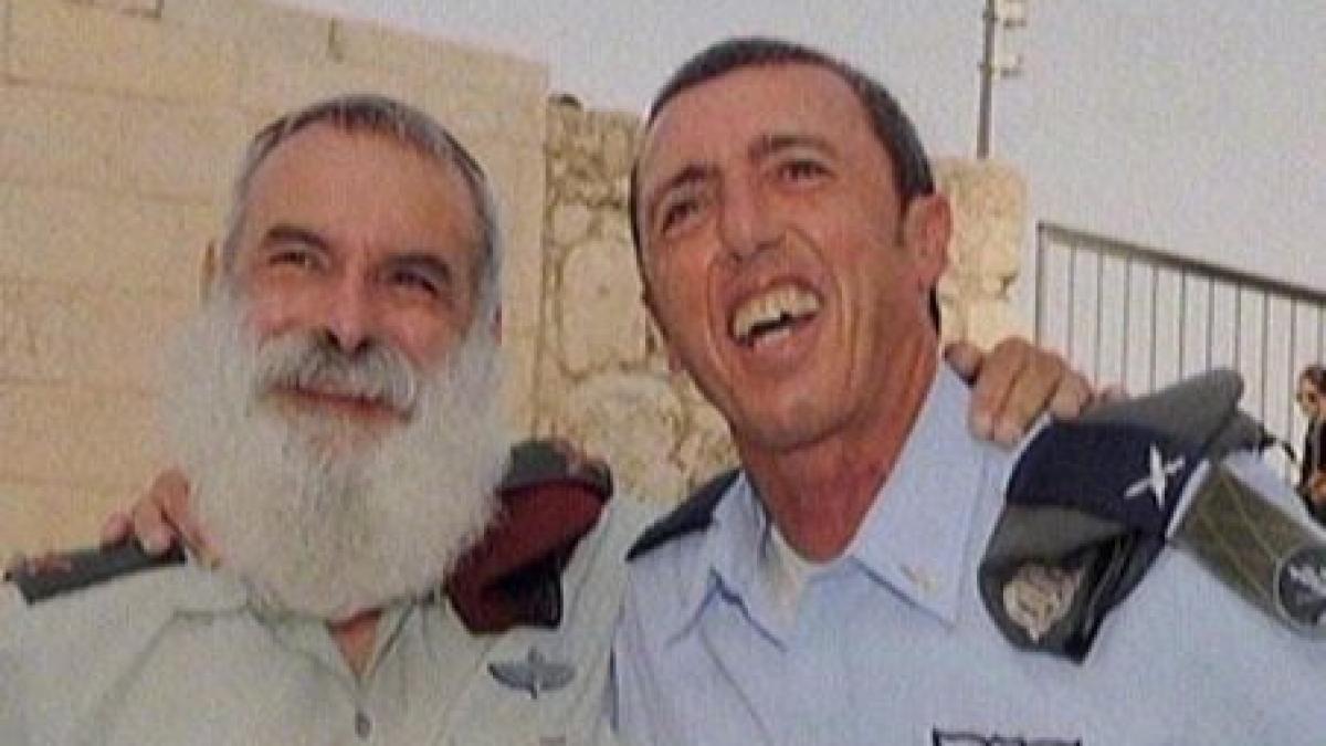 Trupurile militarilor israelieni morţi în accidentul de luni, identificate de un rabin controversat în Israel