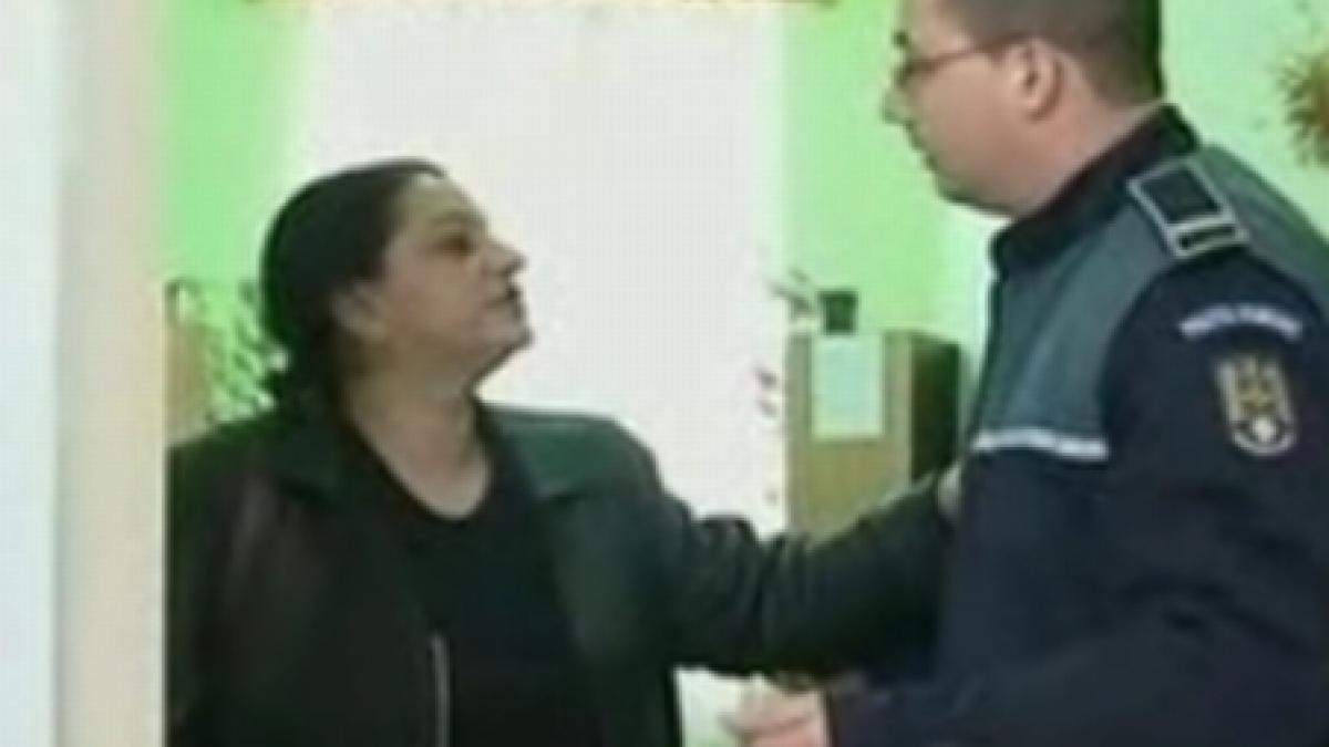 profesoara care a palmuit un politist inapoi la catedra