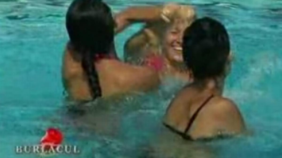 paruiala intre trei concurente ale emisiunii burlacul video