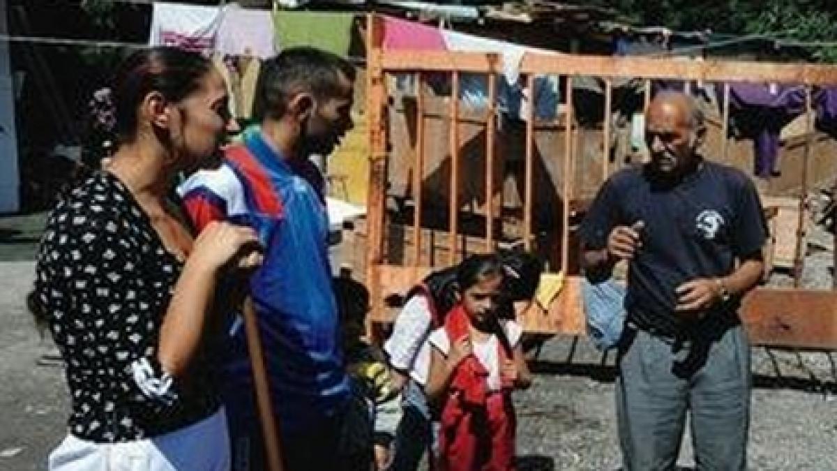 tabara de romi din franta evacuata pentru a zecea oara nu vedem ce s ar putea schimba