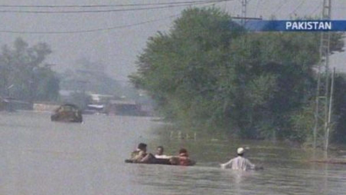 asia grav afectata de inundatii 430 de oameni au murit in pakistan si 900 in china video