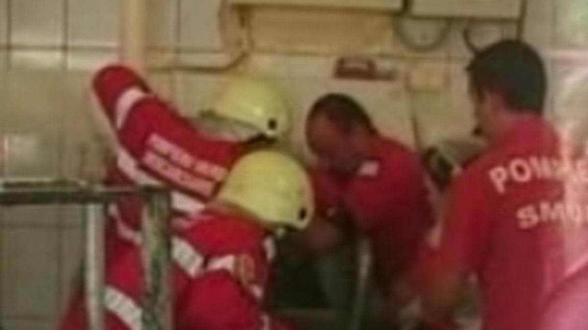 o tanara din constanta si a prins piciorul in malaxor video