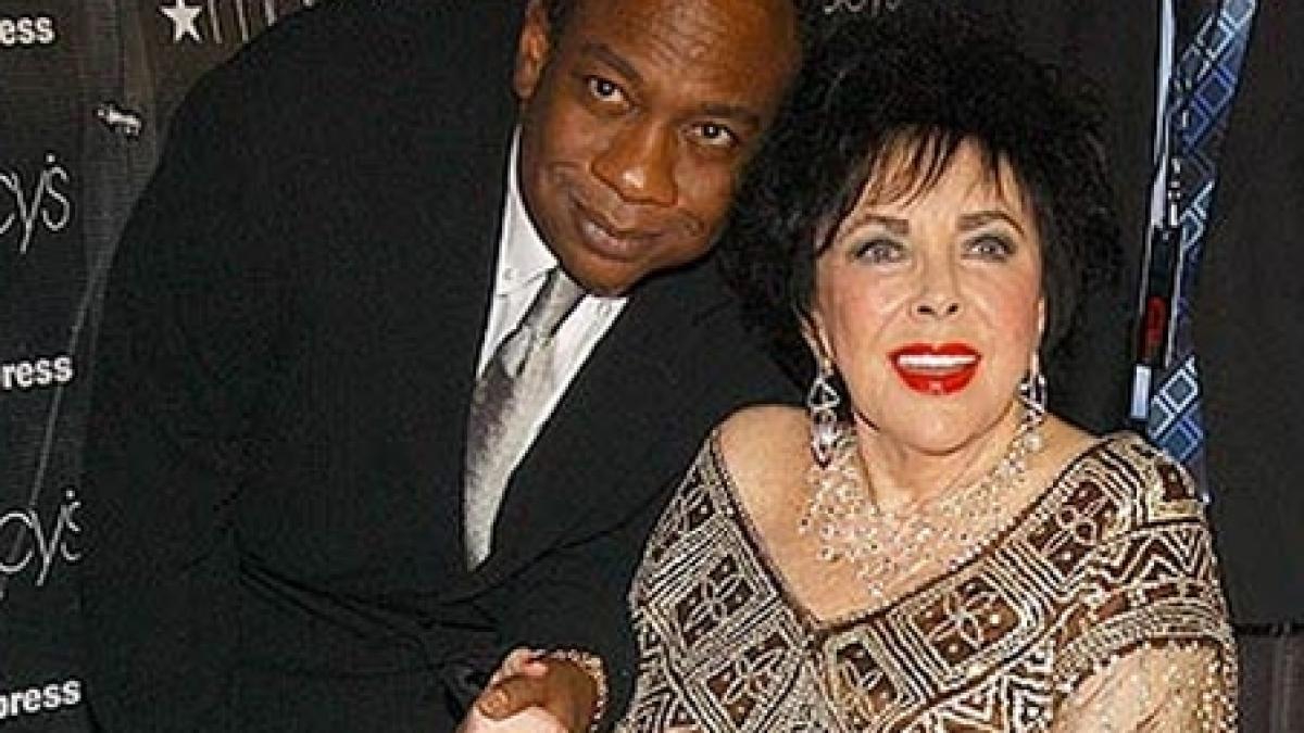 la cea de a noua casatorie elizabeth taylor va purta un turban de 3 milioane de dolari