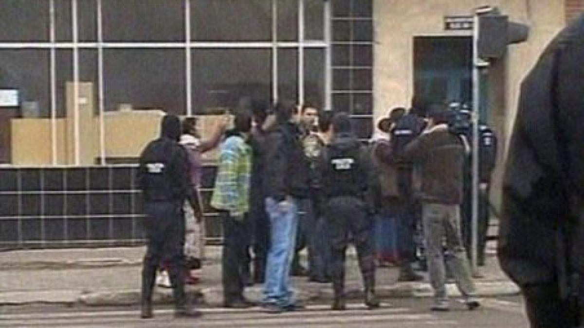 scandal cu sabii si un pistol cu bile la ramnicu valcea patru persoane au fost ranite