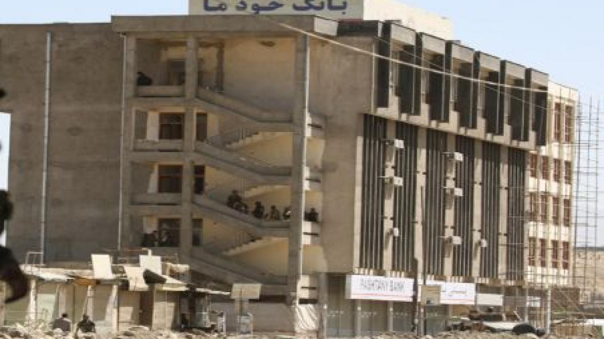 sase paznici otraviti si apoi decapitati in urma unui jaf la o banca din afganistan