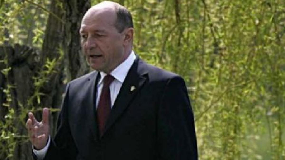 traian basescu e nemultumit de frunza din noul brand si vrea imbunatatiri