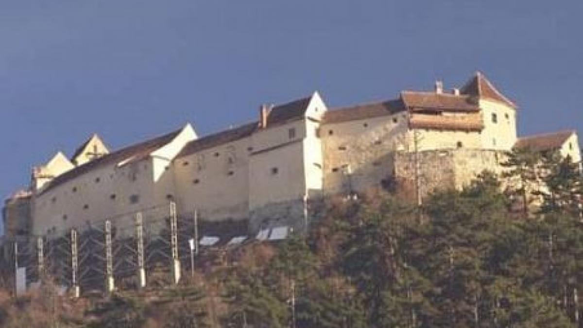 cetatea rasnov redeschisa dupa un an de pauza intrarea libera in luna august