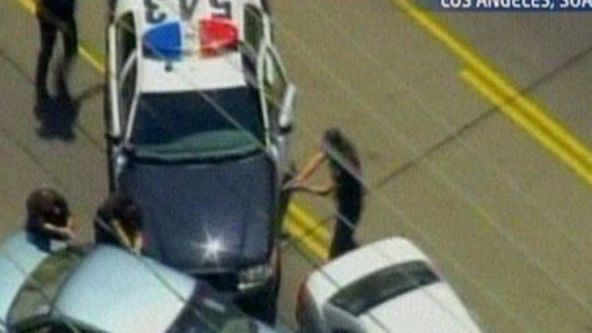 urmarire pe autostrada politistii americani au prins un sofer care i a amenintat cu moartea video