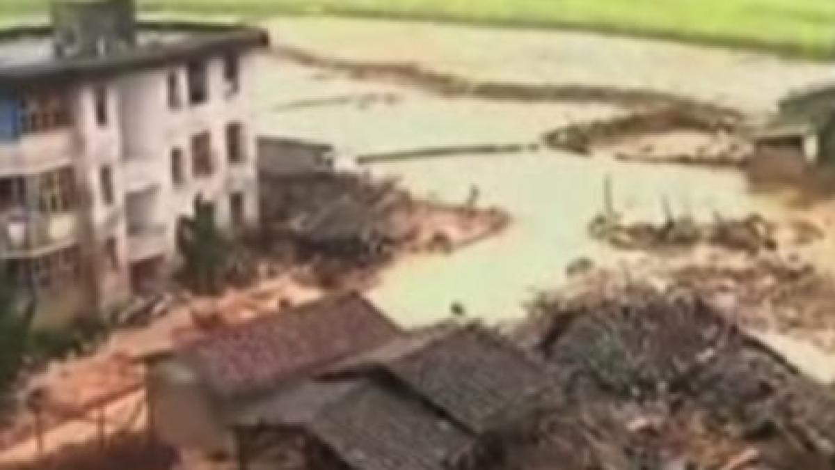 bilantul alunecarilor de teren din china cel putin 127 de morti si 2 000 de disparuti