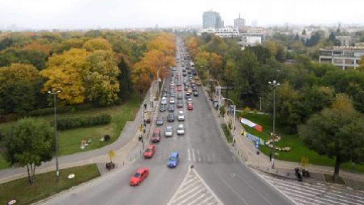 Încep restricţiile în trafic, între Piaţa Charles de Gaulle şi Arcul de Triumf