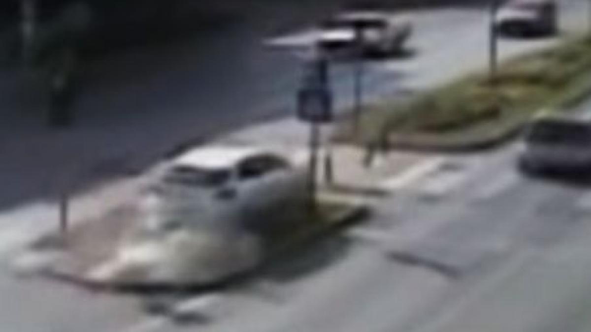 imagini incredibile de la accidentul produs pe bulevardul lascar catargiu din capitala video