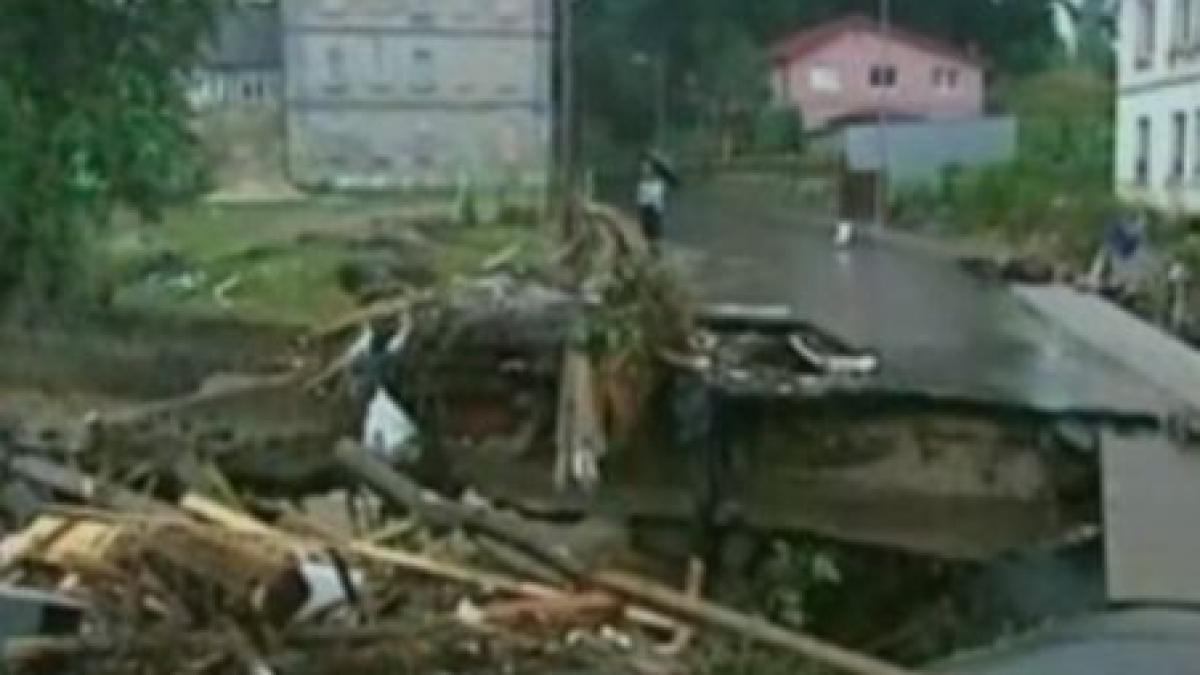 cehia doi romani arestati pentru furt din locuinte afectate de inundatii
