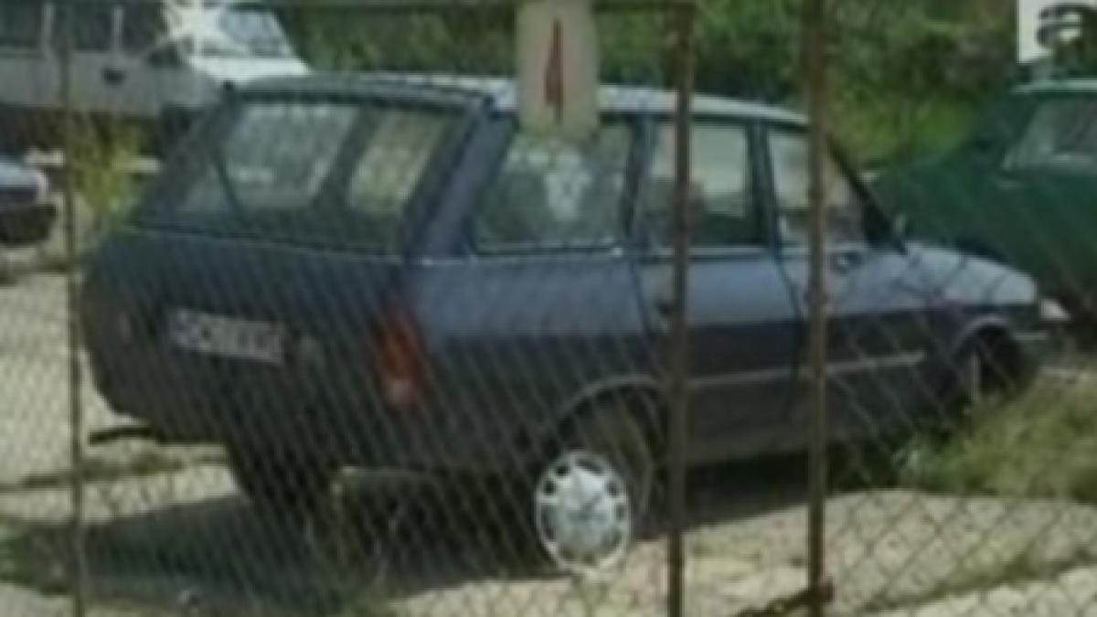 petrosani un barbat si a parcat masina ilegal si a gasit o fara piese cand a vrut sa o recupereze