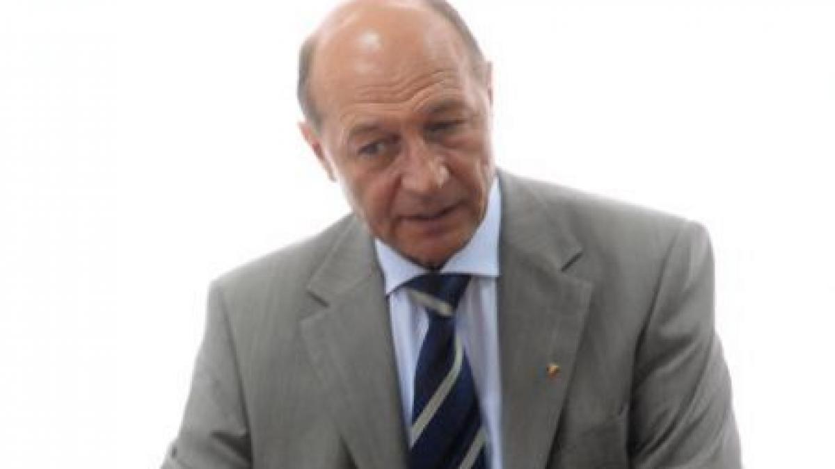 basescu exista betisoare cu vata la un singur capat le am acasa si le folosesc