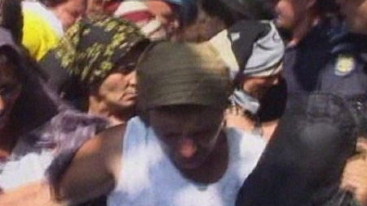 la moaste ca la reduceri mii de oameni s au calcat in picioare la o catedrala din targoviste video