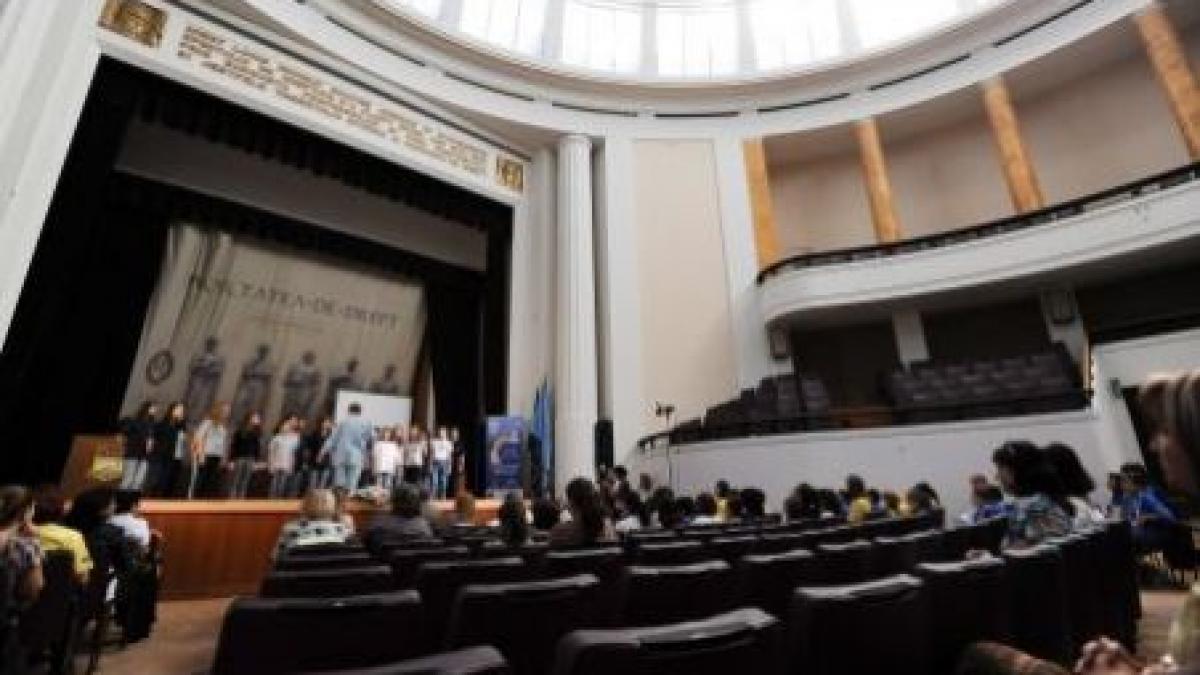 nicio universitate din romania nu apare in topul 500 online