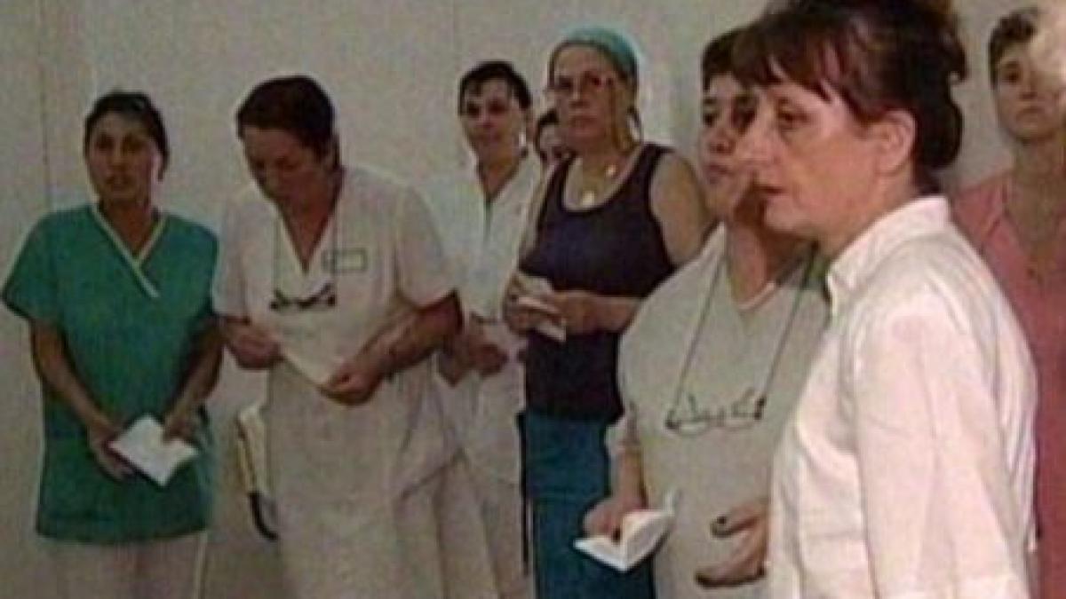 revolta in sistemul sanitar unii angajati au incasat salarii de 1 leu dupa reducerile impuse de