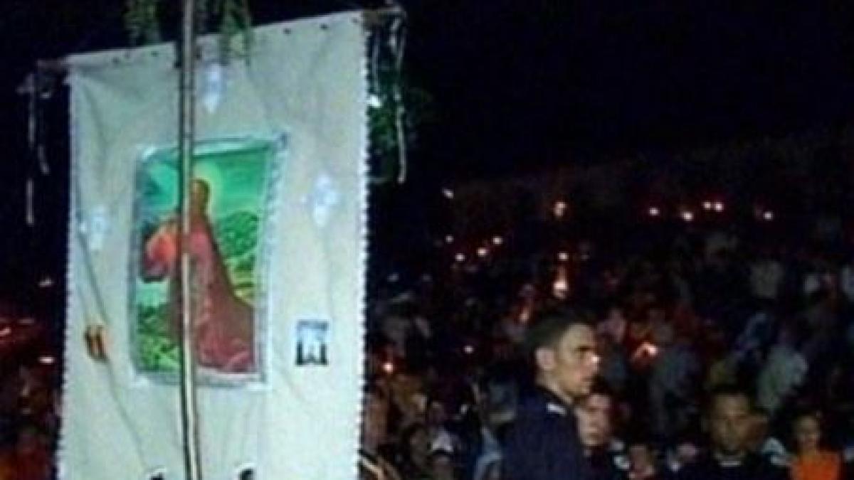 sarbatoarea maicii domnului aproape 100 000 de pelerini sunt prezenti la icoana facatoare de minuni