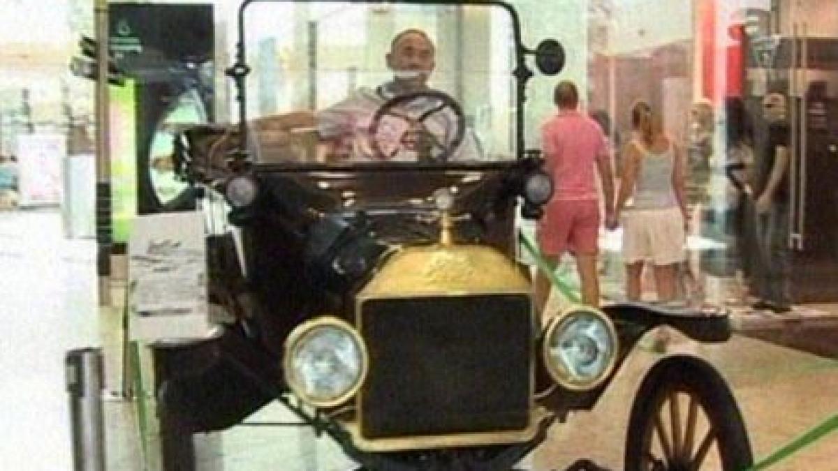 un roman detine o masina de epoca veche de aproape un secol si evaluata la 100 000 euro video