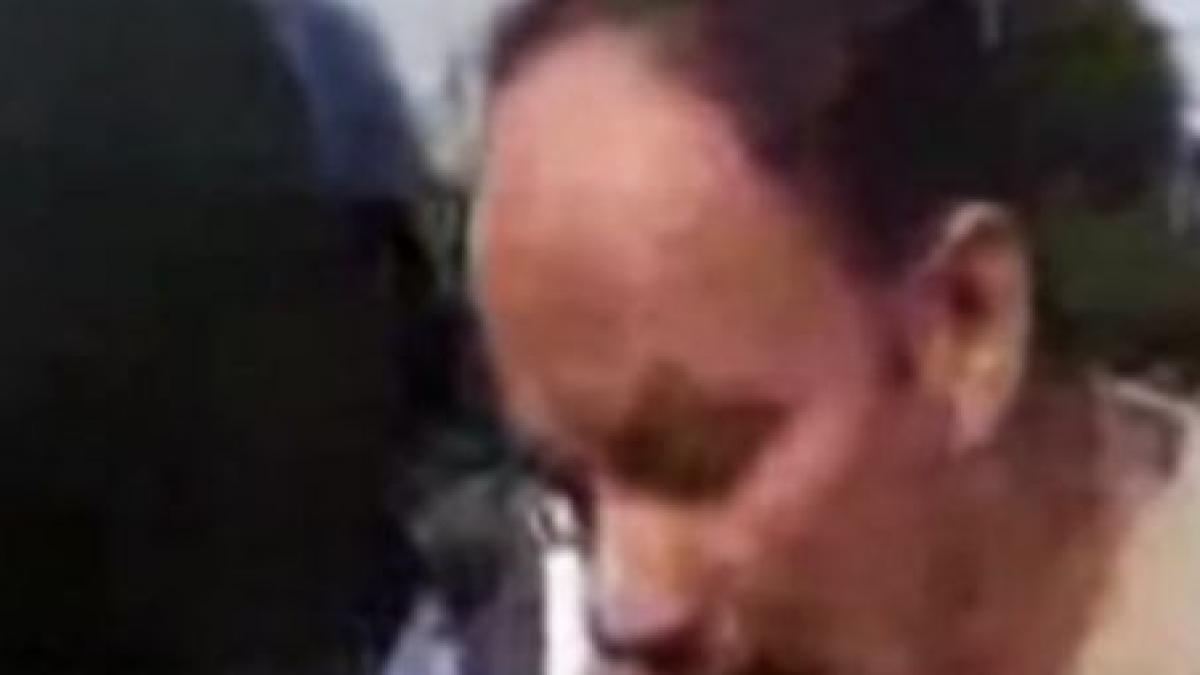 inregistrare cu un ofiter francez care ameninta un ziarist togolez pentru o fotografie video