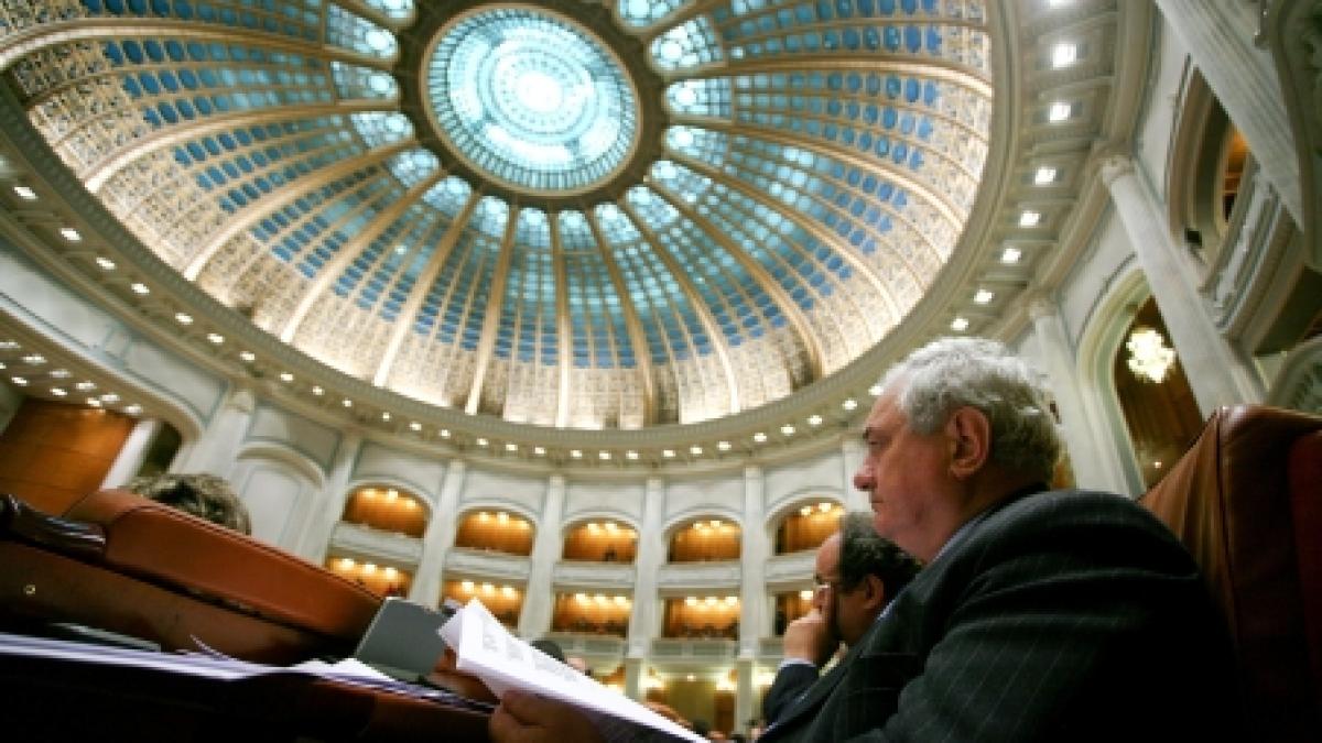 parlamentarii se intorc la lucru in sesiunea extraordinara ceruta de traian basescu