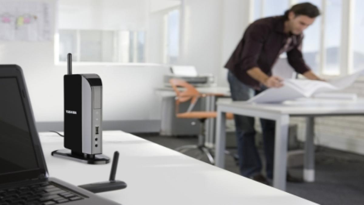 Toshiba lansează DYNADOCK W20, un mini docking station universal cu tehnologie wireless USB (FOTO)