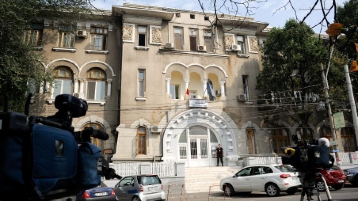 primaria si ministerul isi paseaza responsabilitatea demiterii sefilor de la maternitatea giulesti