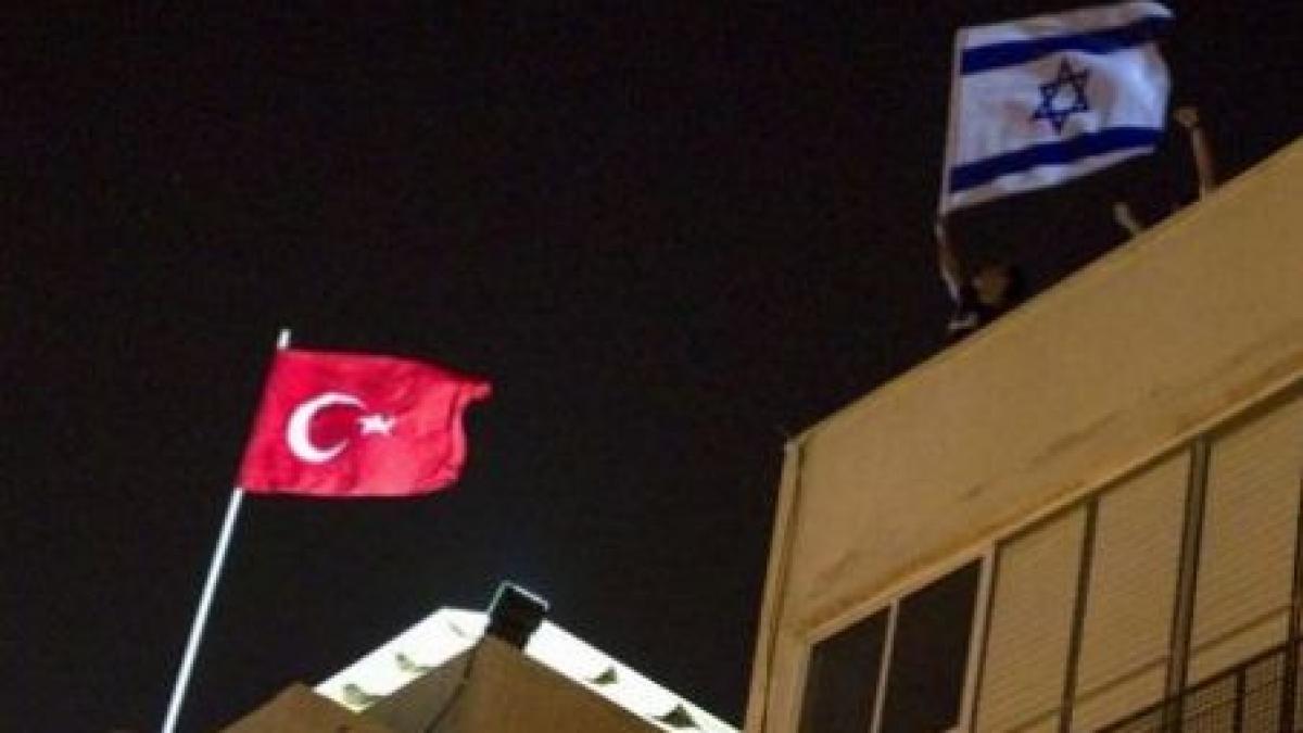 un palestinian bolnav psihic a luat doi ostatici in ambasada turciei