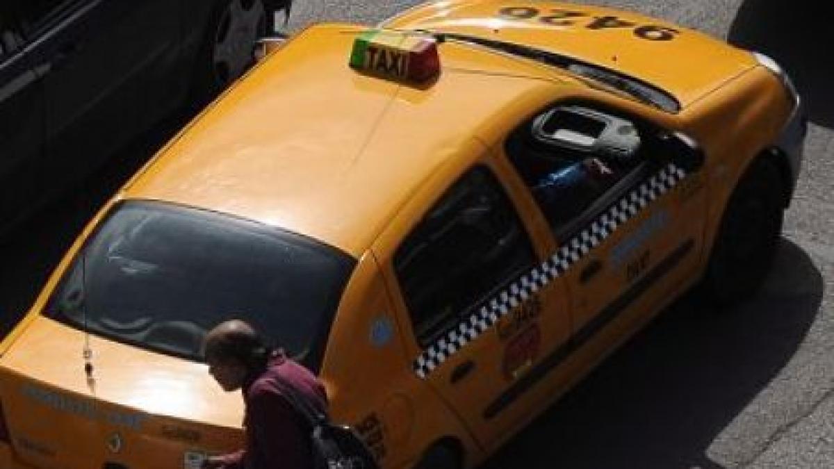 constanta trei clienti au fugit cu masina unui taximetrist dupa ce l au luat la bataie