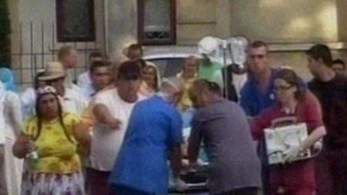 iasi zeci de rromi au facut scandal in spital pentru a le fi salvata ruda accidentata de o masina