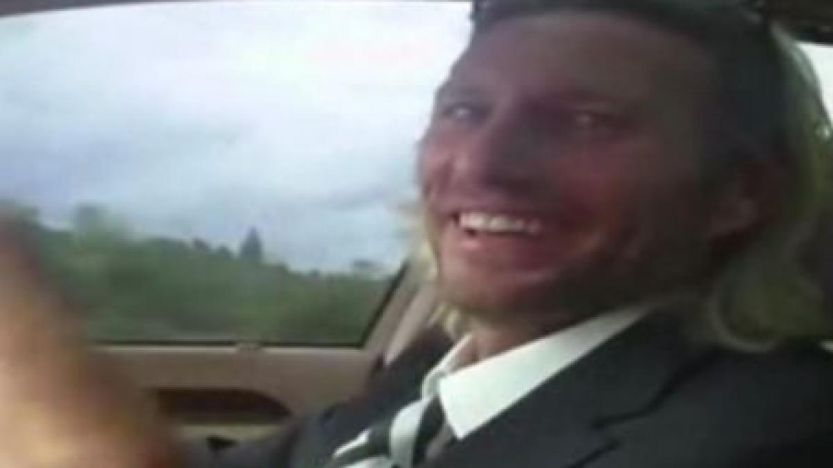 karaoke la volan fotbalistul robbie savage isi arata latura muzicala video