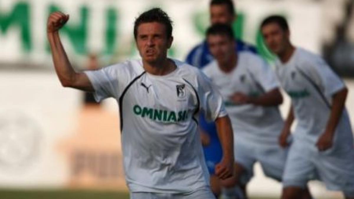 studentii ii umilesc pe campionii romaniei sportul studentesc cfr cluj 3 0