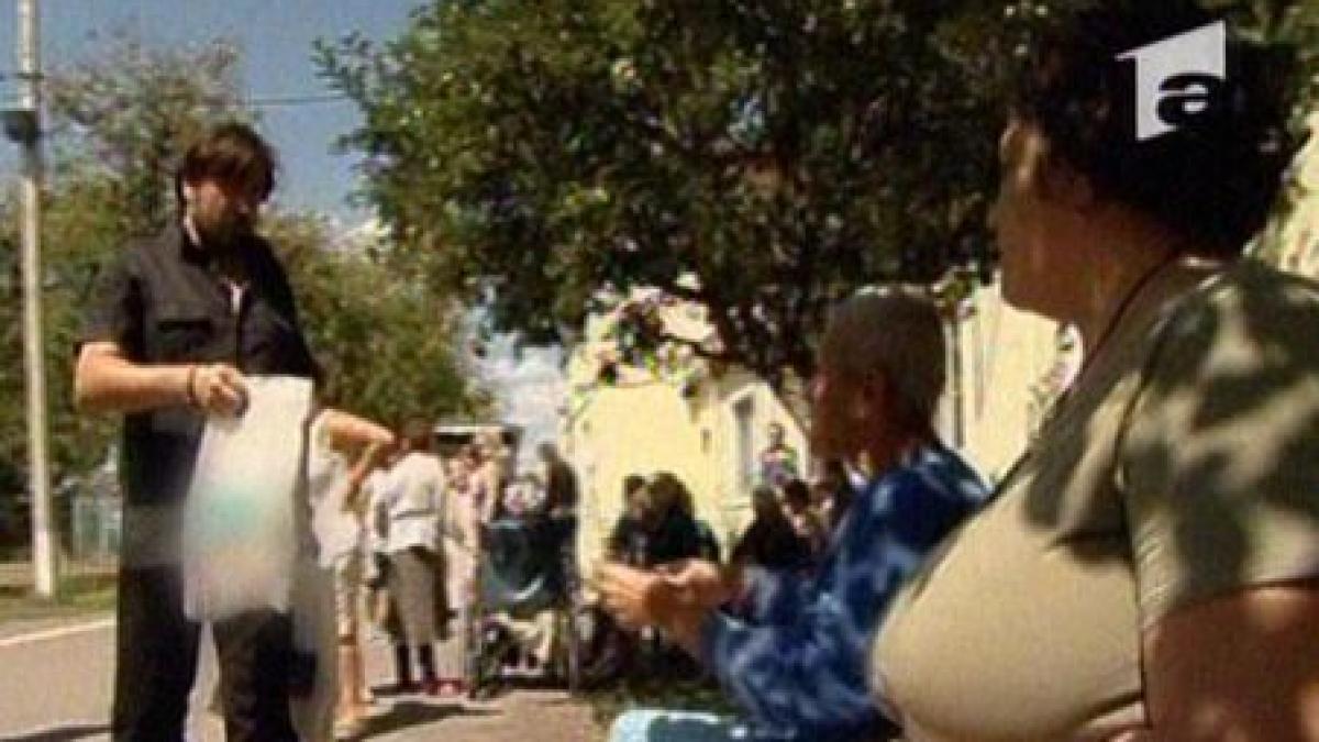 parintii si sotul madalinei manole au facut parastasul separat video