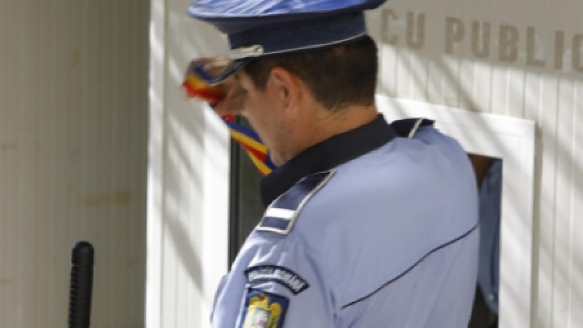 o femeie din olt a fost acostata pe strada batuta si incendiata video