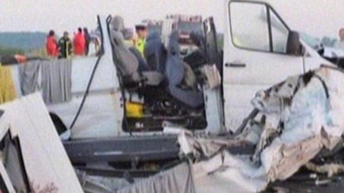sase oameni au murit in ungaria dupa ce un camion romanesc s a ciocnit de un microbuz moldovenesc