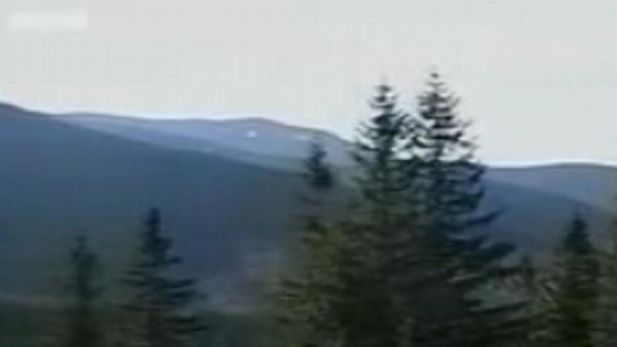 un barbat a fost salvat dupa ce a ramas blocat in muntii bucegi video